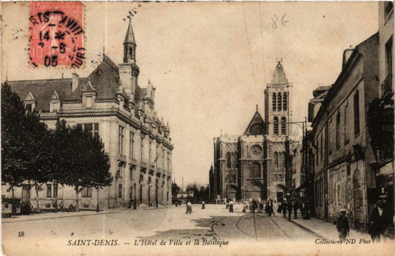 Carte postale ancienne Saint-Denis L'Hotel de Ville et la Basilique à Saint-Denis