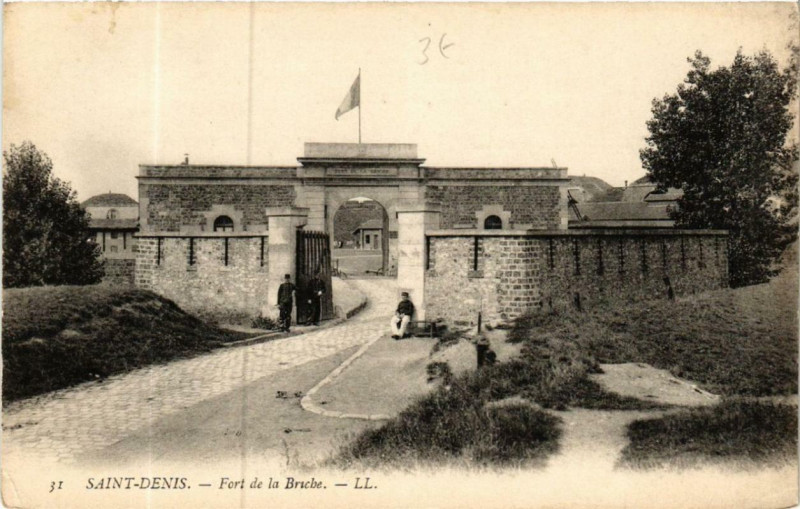Carte postale ancienne Saint-Denis Fort de la Briche à Saint-Denis