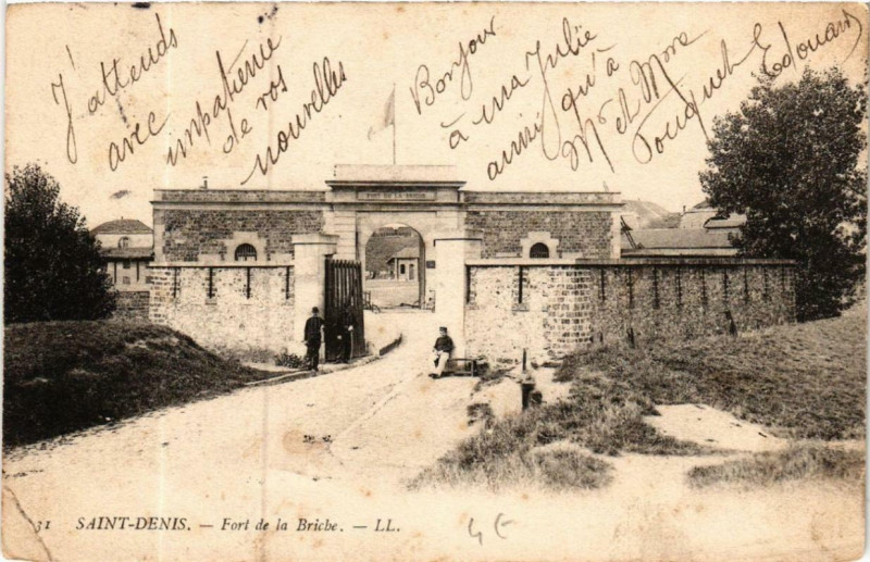 Carte postale ancienne Saint-Denis Fort de la Briche à Saint-Denis