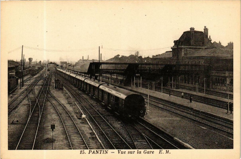 Carte postale ancienne Pantin Vue sur la Gare à Pantin