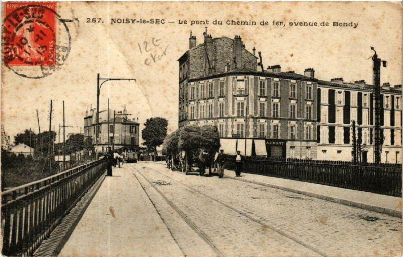 Carte postale ancienne Noisy-le-Sec Le pont du Chemin de fer Avenue de Bondy à Noisy-le-Sec
