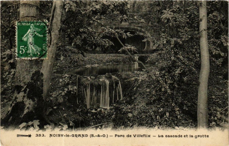 Carte postale ancienne Parc de Villeflix - La cascade et la grotte à Noisy-le-Grand