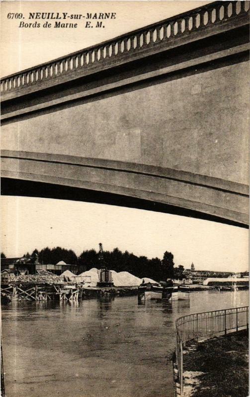Carte postale ancienne Neuilly-sur-Marne Bords de Marne à Neuilly-sur-Marne