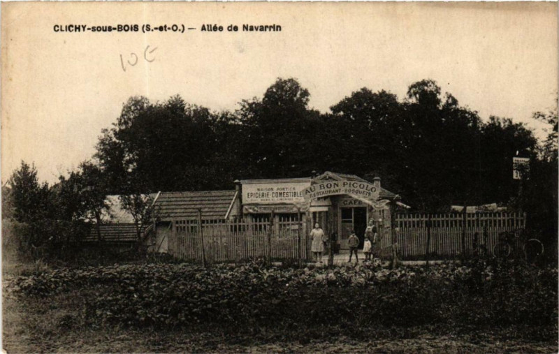 Carte postale ancienne Clichy-sous-Bois Allee de Navarrin à Clichy-sous-Bois