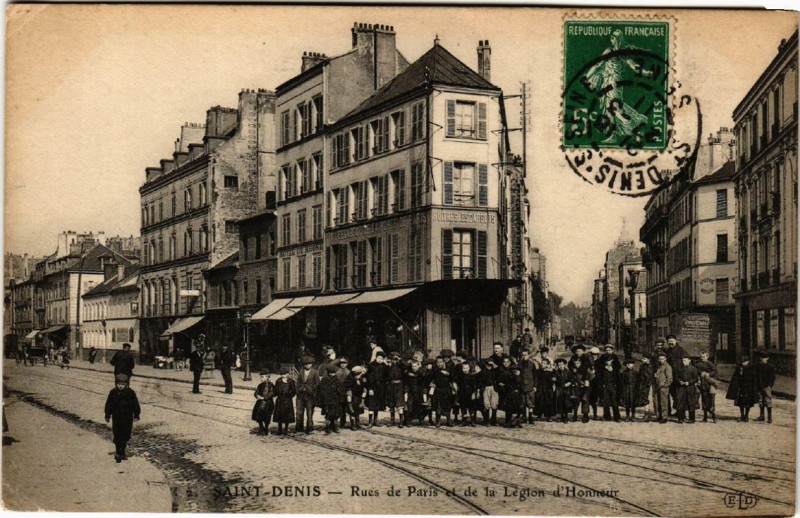 Carte postale ancienne Saint-Denis Rues de Paris et de la Legion d'Honneur. à Saint-Denis