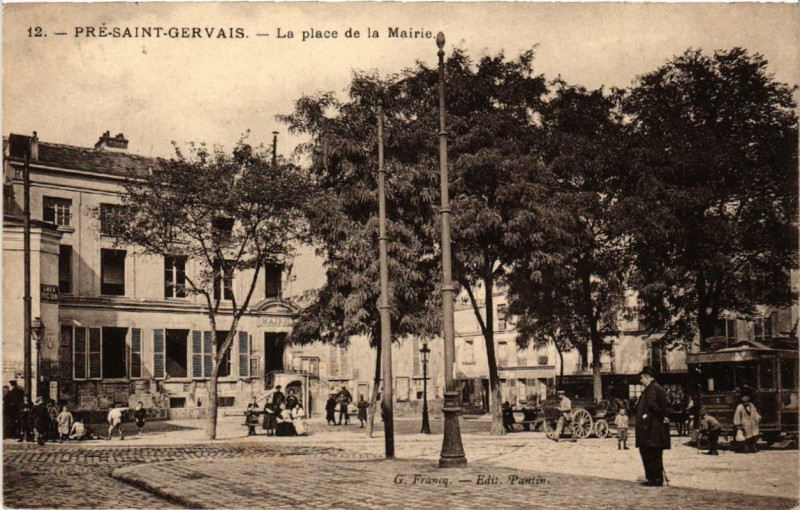 Carte postale ancienne Pre-Saint-Gervais La Place de la Mairie.