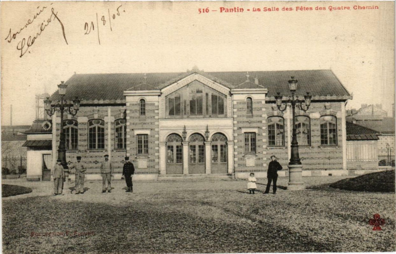 Carte postale ancienne Pantin La Salle des Fetes des Quatre Chemin. à Pantin