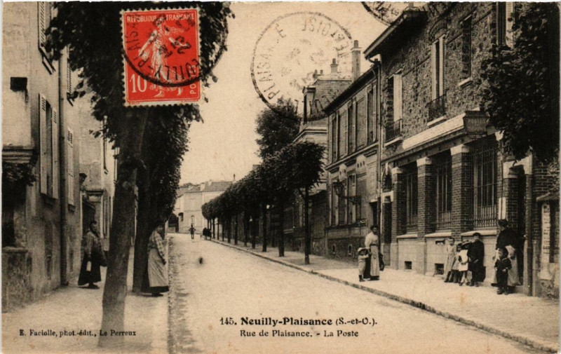 Carte postale ancienne Neuilly-Plaisance Rue de Plaisance. La Poste. à Neuilly-Plaisance