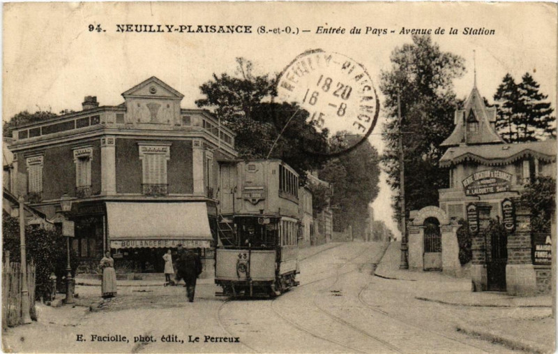 Carte postale ancienne Neuilly-Plaisance Entrée du Pays. Avenue de la Station. à Neuilly-Plaisance