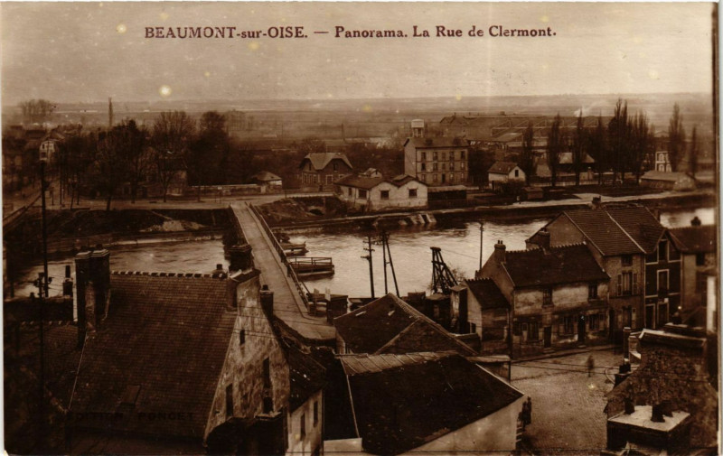 Carte postale ancienne Beaumont-sur-Oise - Panorama- La Rue de Clermont