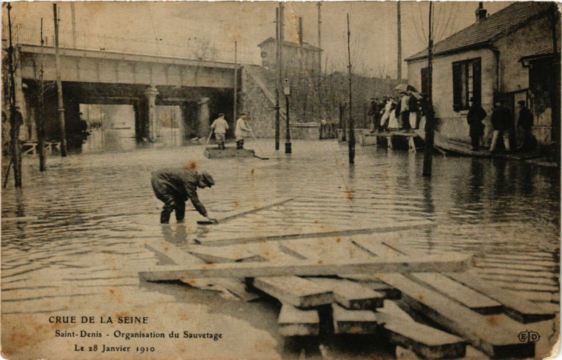 Carte postale ancienne Crue de la Seine -Sainr-Denis -Organisation du Sauverage -le 28 Jan