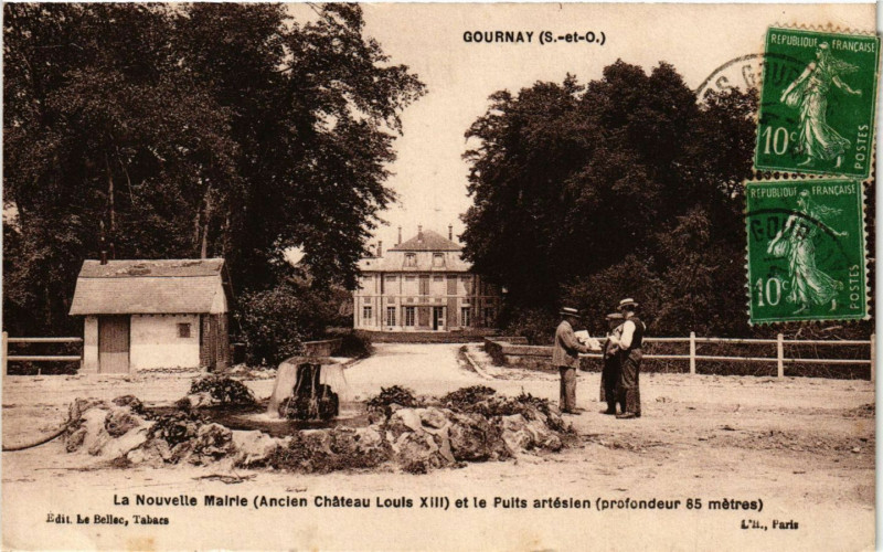 Carte postale ancienne Gournay (S.-et-O.) -La Nouvelle Mairie (Ancien Cháteau Louis Xiii)