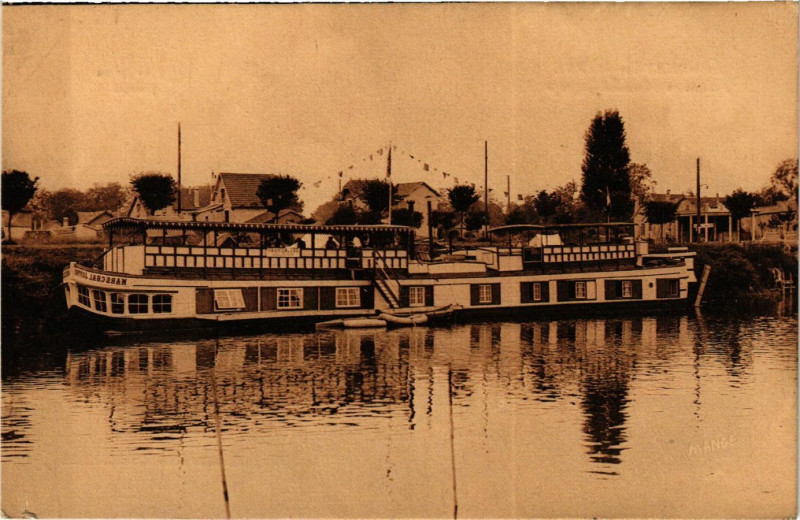 Carte postale ancienne Gournay-sur-Marne -Péniche Maréchal Joffre à Gournay-sur-Marne