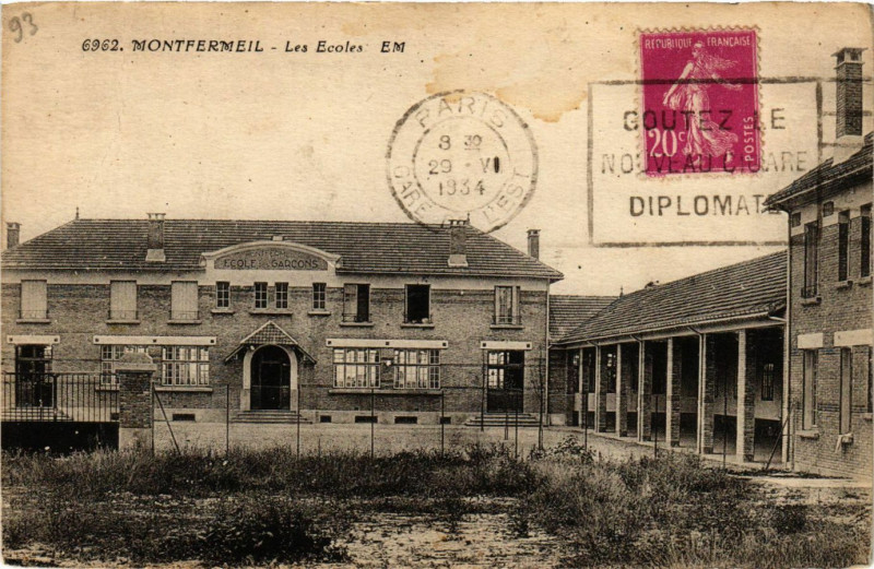 Carte postale ancienne Montfermeil- Les Ecoles à Montfermeil