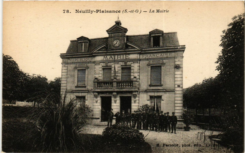 Carte postale ancienne Neuilly-Plaisance (S.-et-O.) - La Mairie à Neuilly-Plaisance