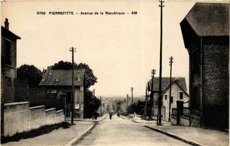 Carte postale ancienne Pierrefitte -Avenue de la République