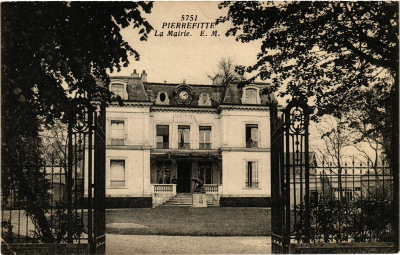 Carte postale ancienne Pierrefitte -La Mairie
