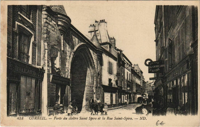 Carte postale ancienne Corbeil Porte cloitre Saint-Spire et la Rue