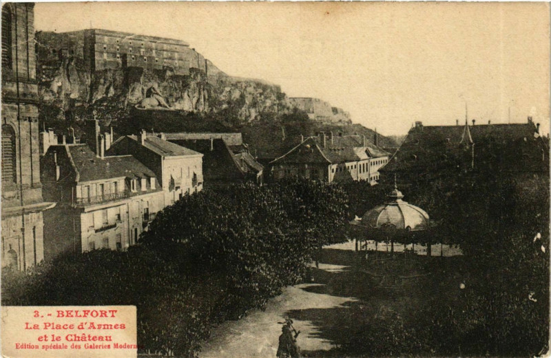 Carte postale ancienne Belfort La Plce d'Armes et le Chateau
