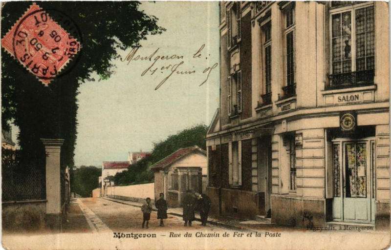 Carte postale ancienne Montgeron - Rue du Chemin de Fer et la Poste à Montgeron