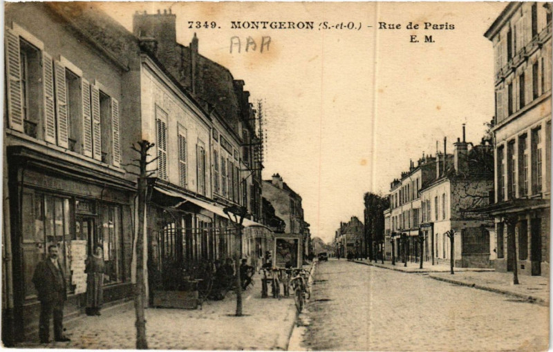 Carte postale ancienne Montgeron - Rue de Paris à Montgeron