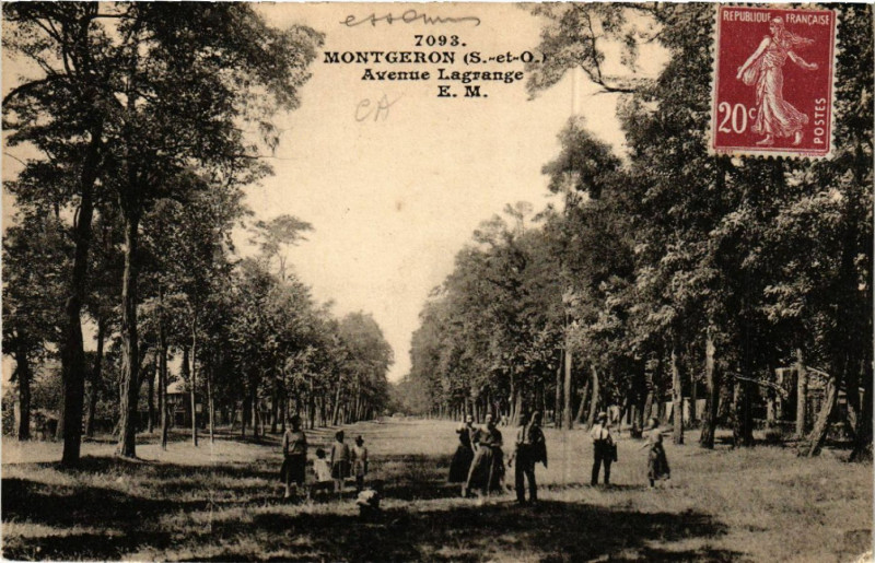 Carte postale ancienne Montgeron - Avenue Lagrange à Montgeron