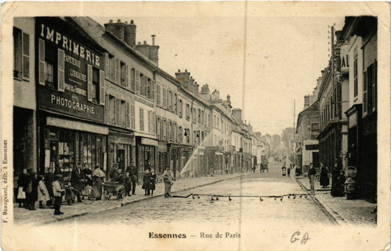 Carte postale ancienne Etampes - Etampes - Rue de Paris à Étampes