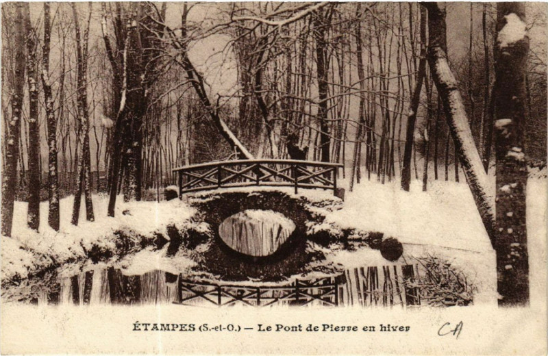 Carte postale ancienne Etampes - Etampes - Le Pont de Pierre en hiver à Étampes