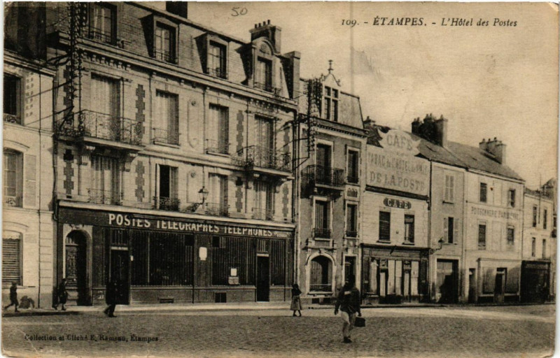Carte postale ancienne Etampes - Etampes - L'Hotel des Postes à Étampes