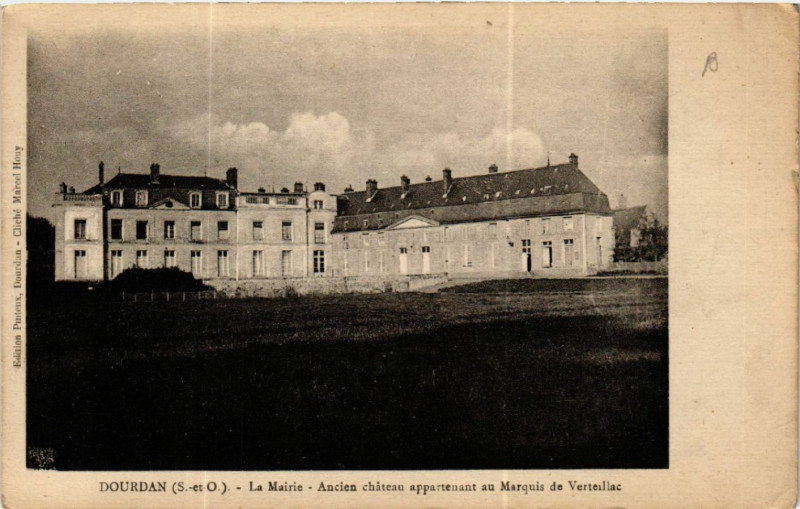 Carte postale ancienne Dourdan - La Mairie - Ancien Chateau à Dourdan