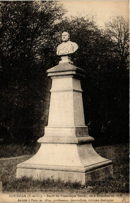 Carte postale ancienne Dourdan - Buste de Francisque Sarcey à Dourdan