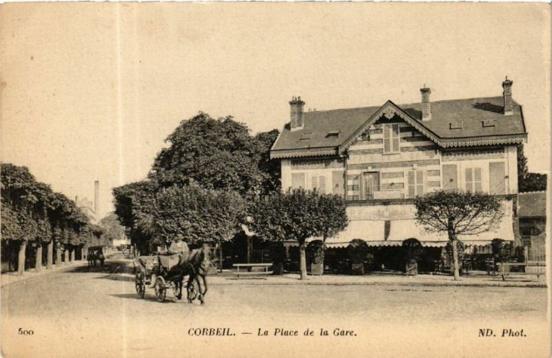 Carte postale ancienne Corbeil - La Place de la Gare