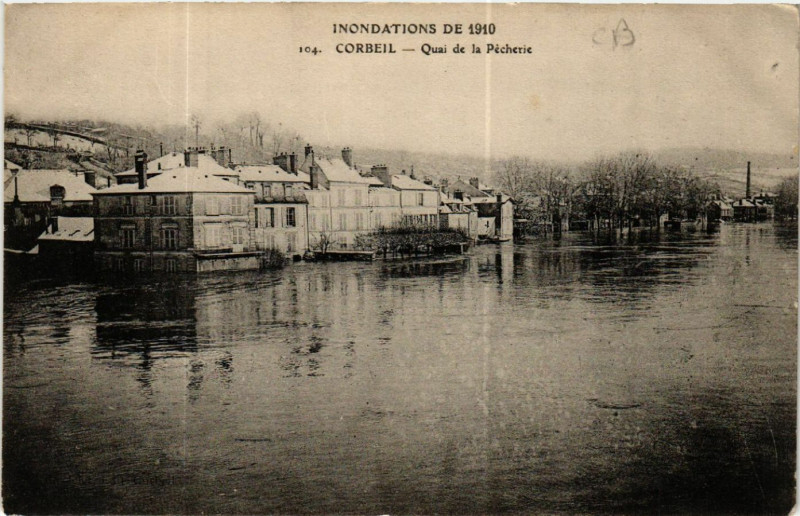 Carte postale ancienne Corbeil - Inondations de 1910 - Quai de la Pecherie