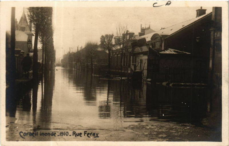 Carte postale ancienne Corbeil - Corbeil inondé - Rue Feray - 1910