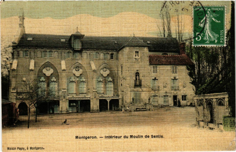 Carte postale ancienne Montgeron - Interieur de Moulin de Senlis à Montgeron