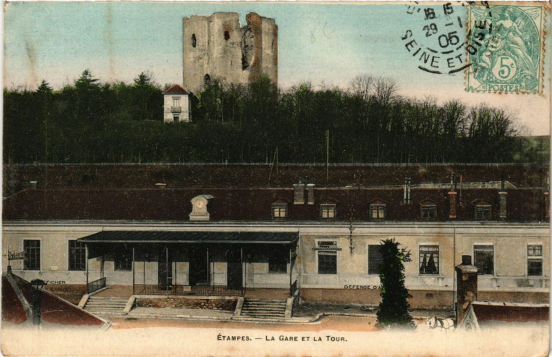 Carte postale ancienne Etampes - Etampes - Vue generale - La Gare et La Tour à Étampes