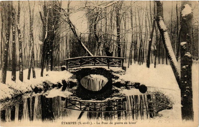 Carte postale ancienne Etampes - Etampes - Le Pont de Pierre en hiver à Étampes