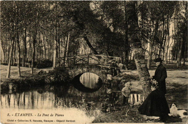 Carte postale ancienne Etampes - Etampes - Le Pont de Pierre à Étampes