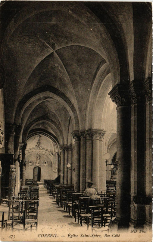 Carte postale ancienne Corbeil - Eglise Saint-Spire - Bas-Cote