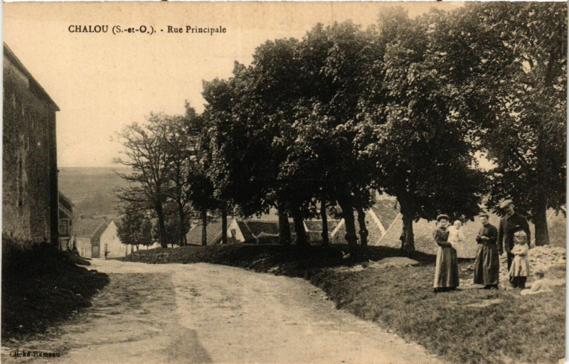 Carte postale ancienne Chalou - Rue Principale