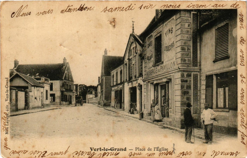 Carte postale ancienne Vert-le-Grand - Place de l'Eglise à Vert-le-Grand
