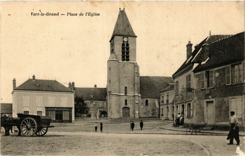 Carte postale ancienne Vert-le-Grand - Place de l'Eglise à Vert-le-Grand