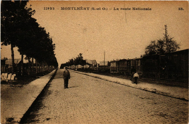 Carte postale ancienne Montlhery - Montlhéry - La Route Nationale à Montlhéry