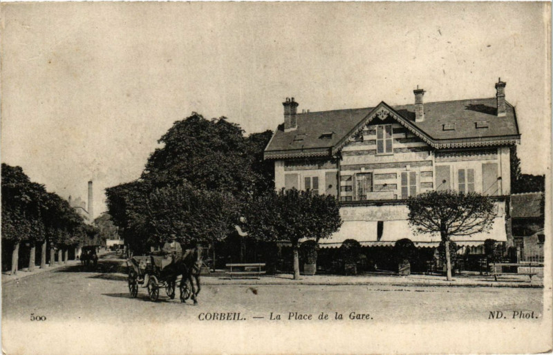 Carte postale ancienne Corbeil - La Place de la Gare