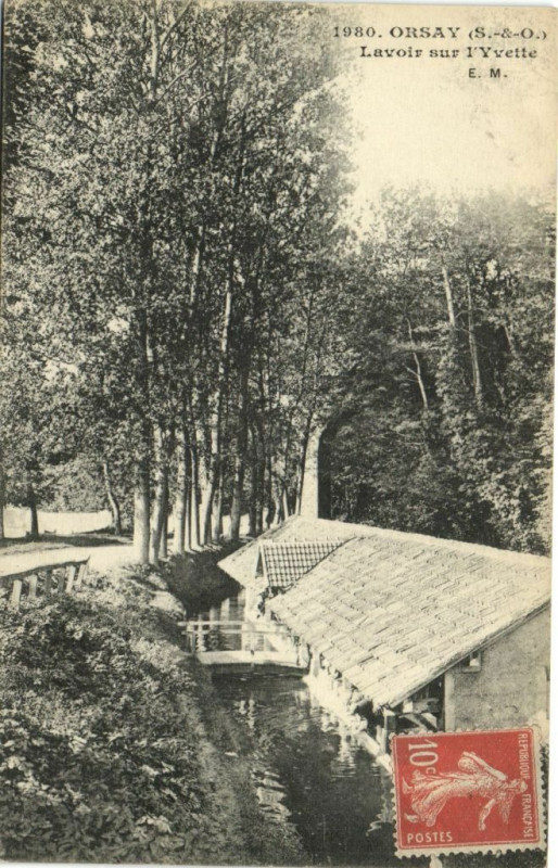 Carte postale ancienne Orsay -(S.-&-O.) Lavoir sur l'Yvette à Orsay
