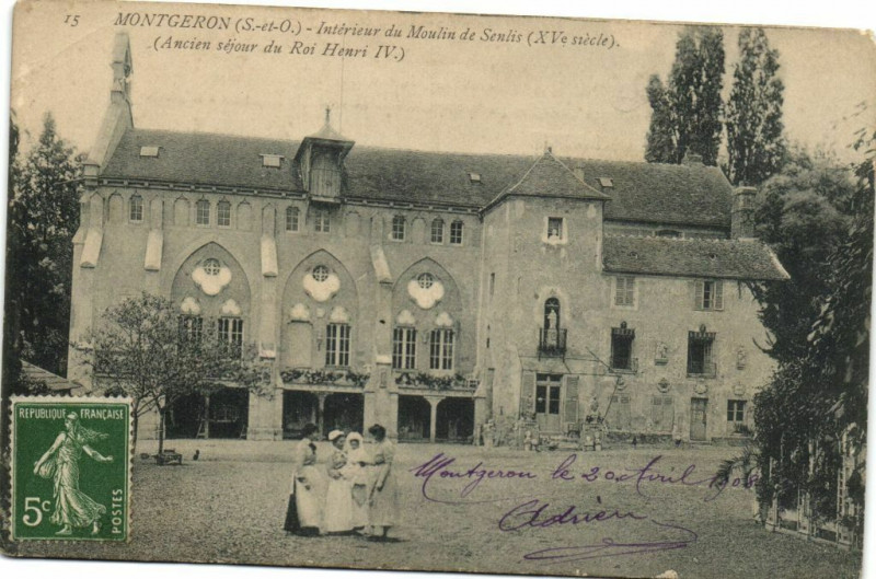Carte postale ancienne Montgeron (S.-et-O.)  Intéréeur duMoulin de Senlis (XVe siécle).... à Montgeron