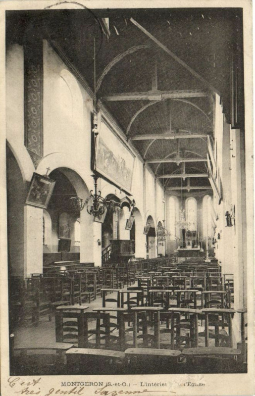 Carte postale ancienne Montgeron (S.-et-O.) L'interieu l'Eglise à Montgeron