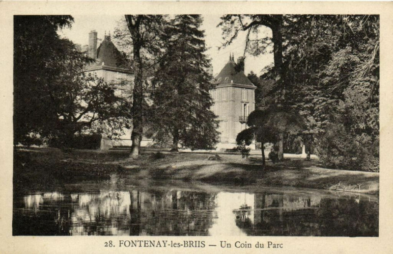Carte postale ancienne Fontenay les Briis-Un Coin du Parc à Fontenay-lès-Briis