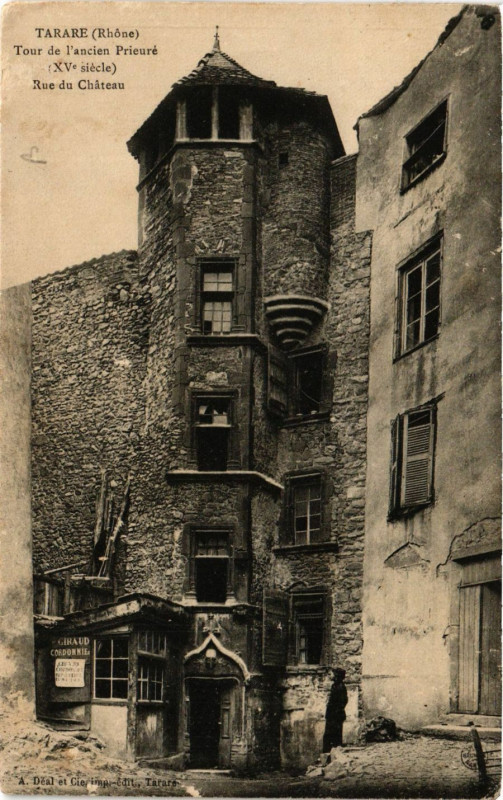 Carte postale ancienne Tarare - Tour de l'ancien Prieuré - Rue de Chateau à Tarare