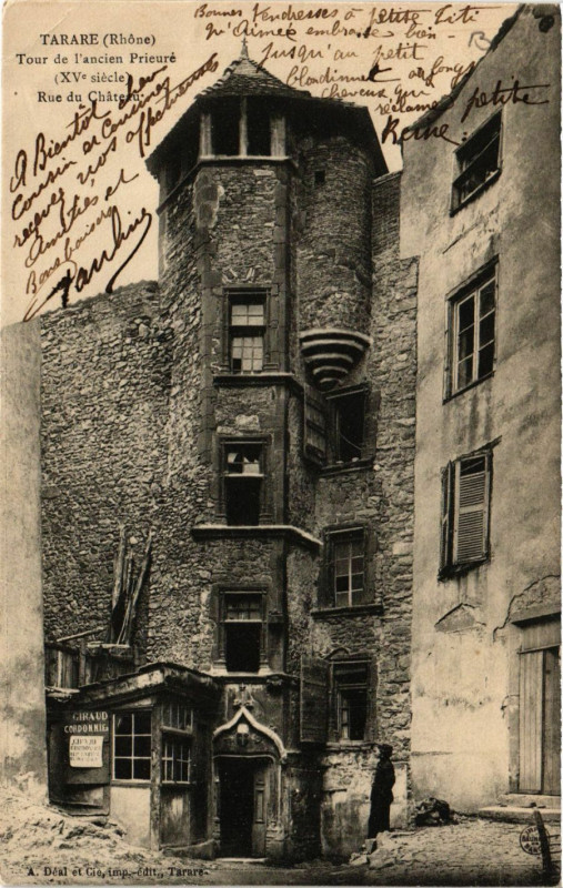 Carte postale ancienne Tarare - Tour de l'ancien Prieuré - Rue de Chateau à Tarare